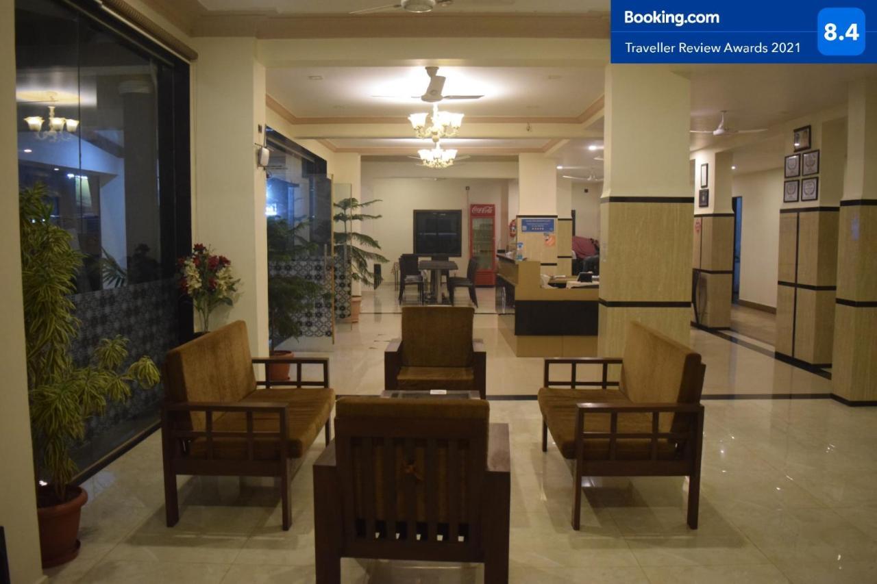 Hotel Murud Marina Extérieur photo