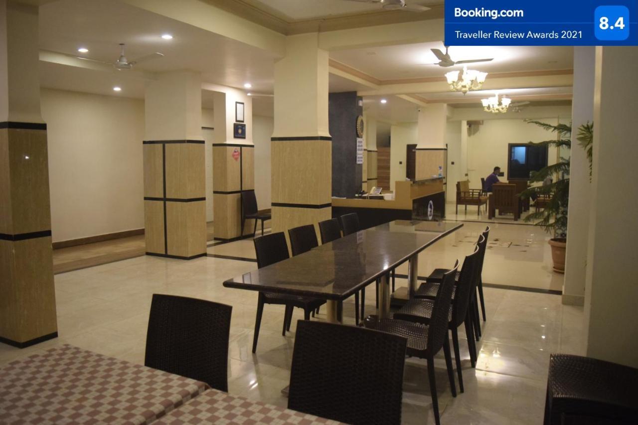 Hotel Murud Marina Extérieur photo
